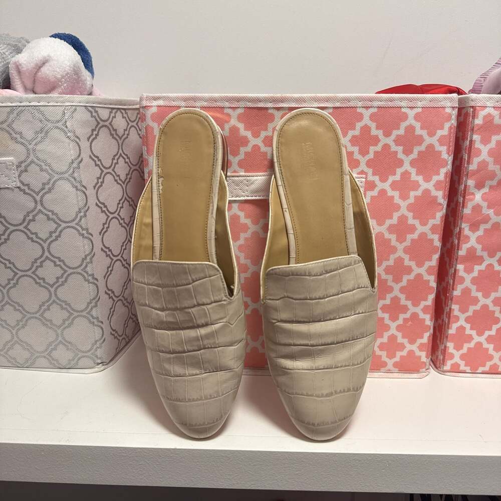 Michael Kors Natasha Embossed Leather Almond Toe Slides Ecu Creamy White  10